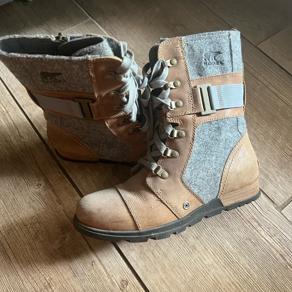 Sorel Major Carly boots size 8